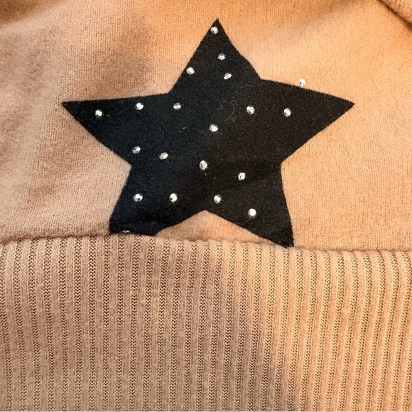 Star Patterned Tan Sweater Love+Luxe Large - Picture 10 of 10
